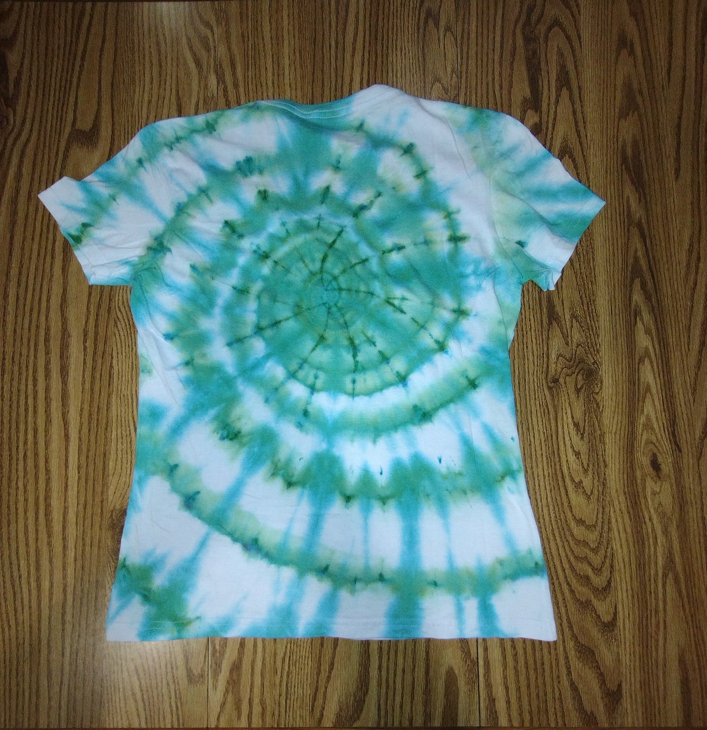 Women's Ice Dye V-neck - Large