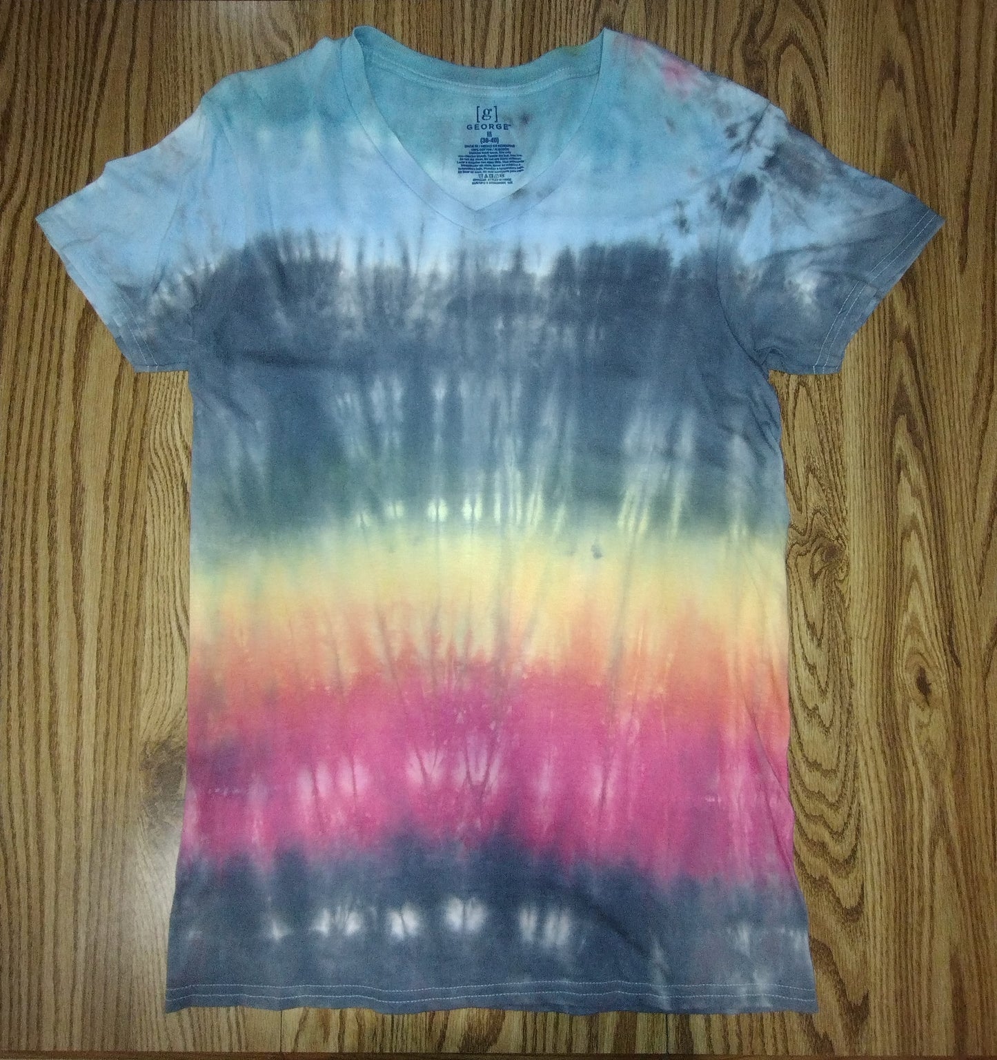 Liquid Dye V-neck - Medium