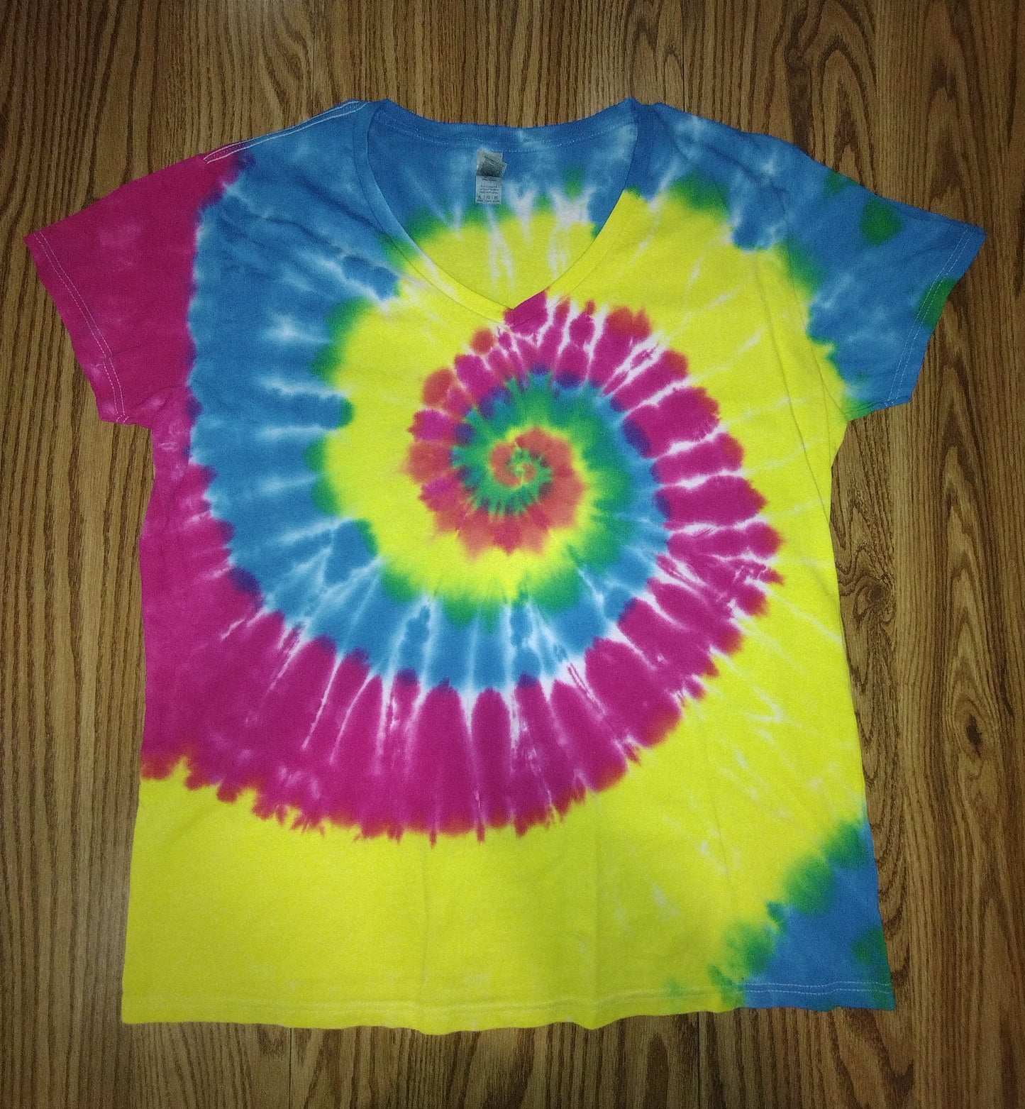 Women's Liquid Dye V-neck - XLarge