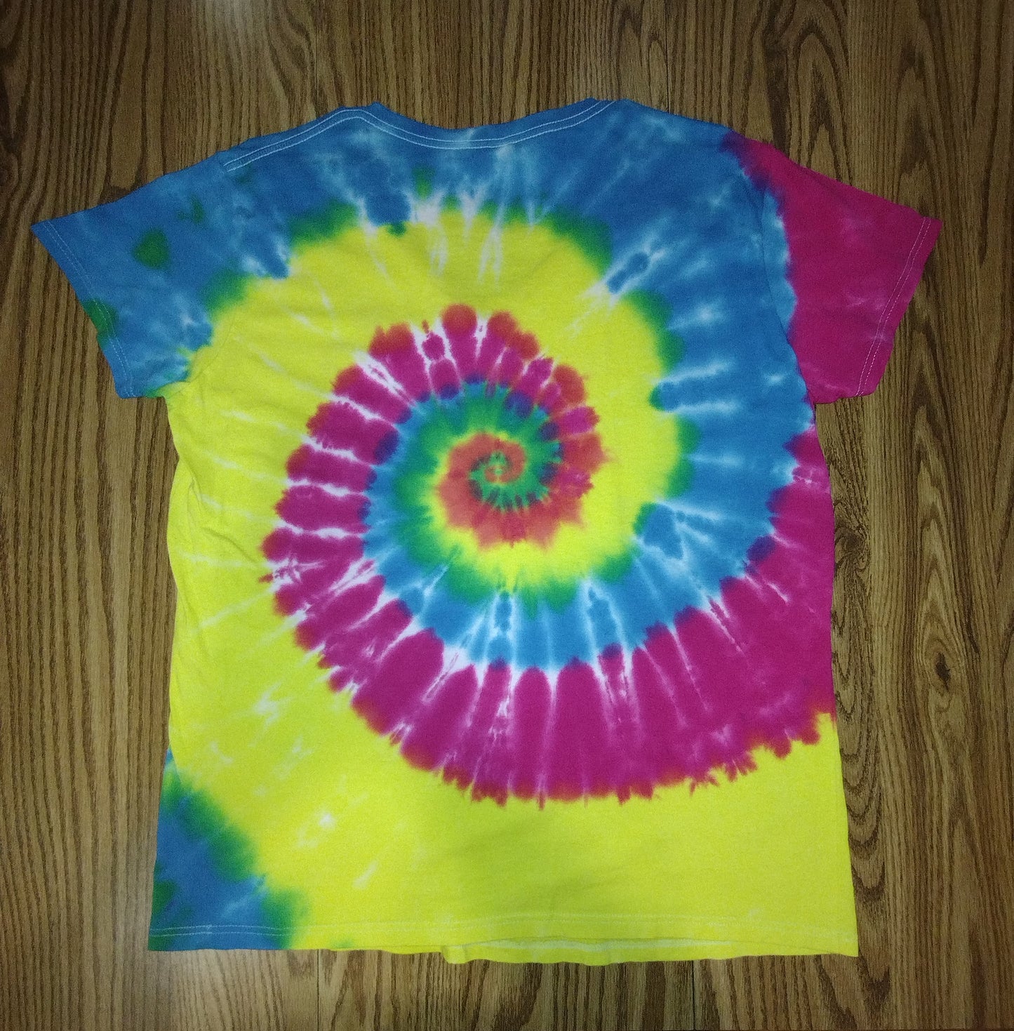 Women's Liquid Dye V-neck - XLarge