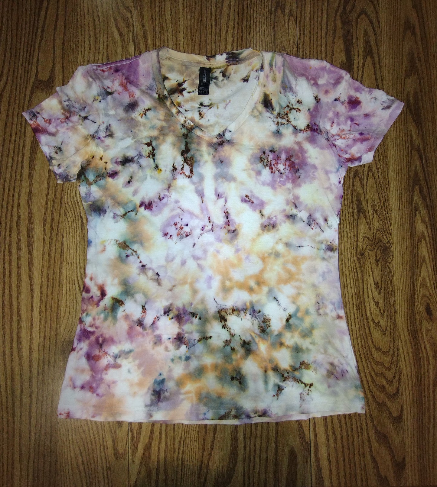 Women's Ice Dye V-neck - Large