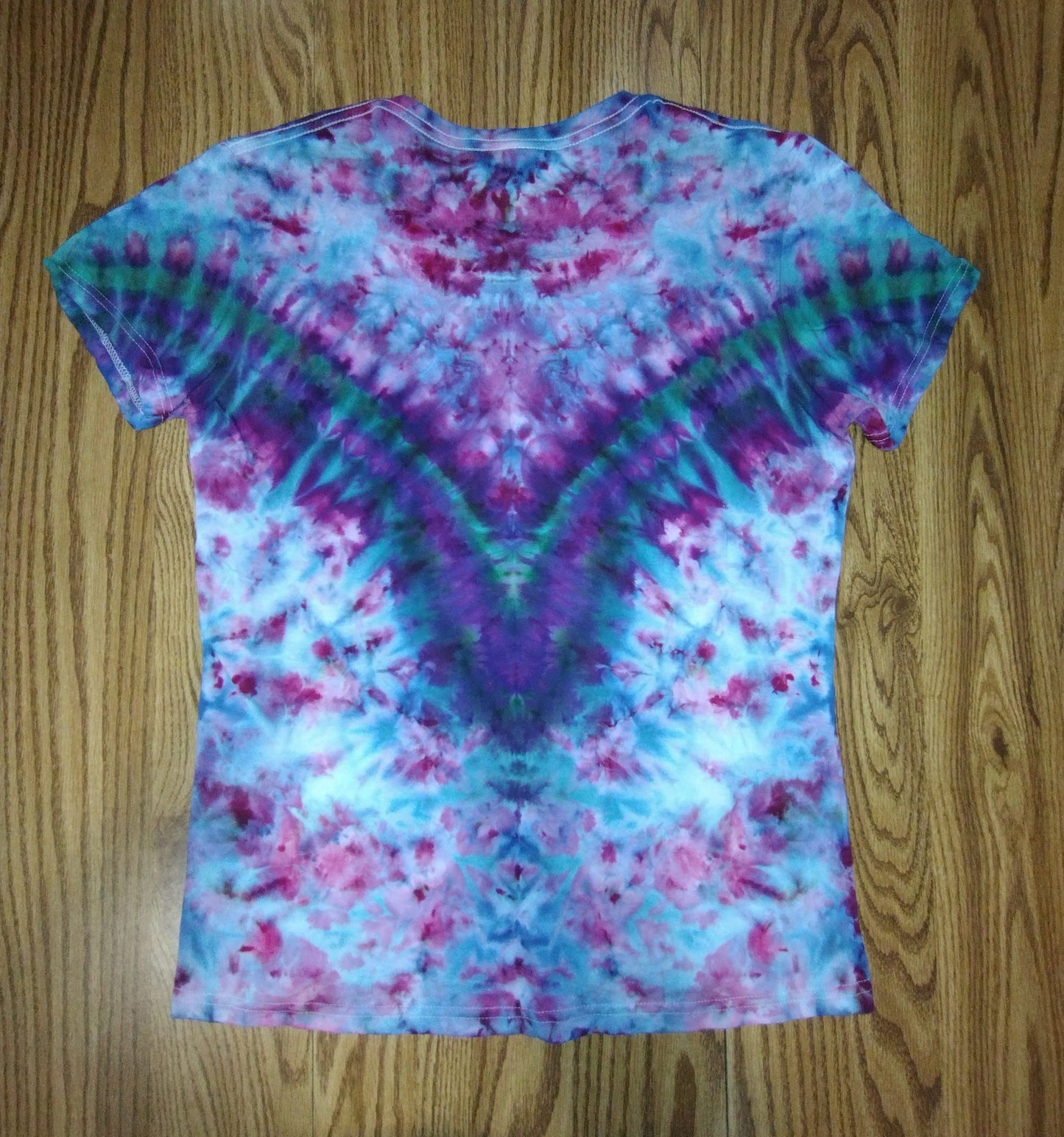 Women's Ice Dye V-neck - XLarge