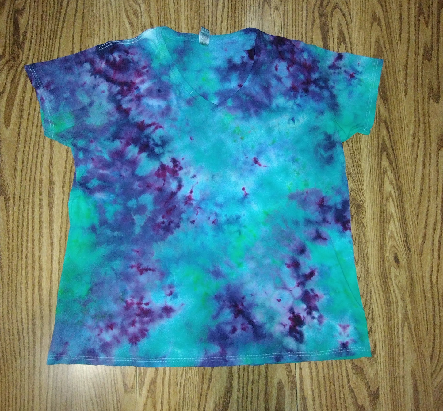 Women's Ice Dye V-neck - 2XL