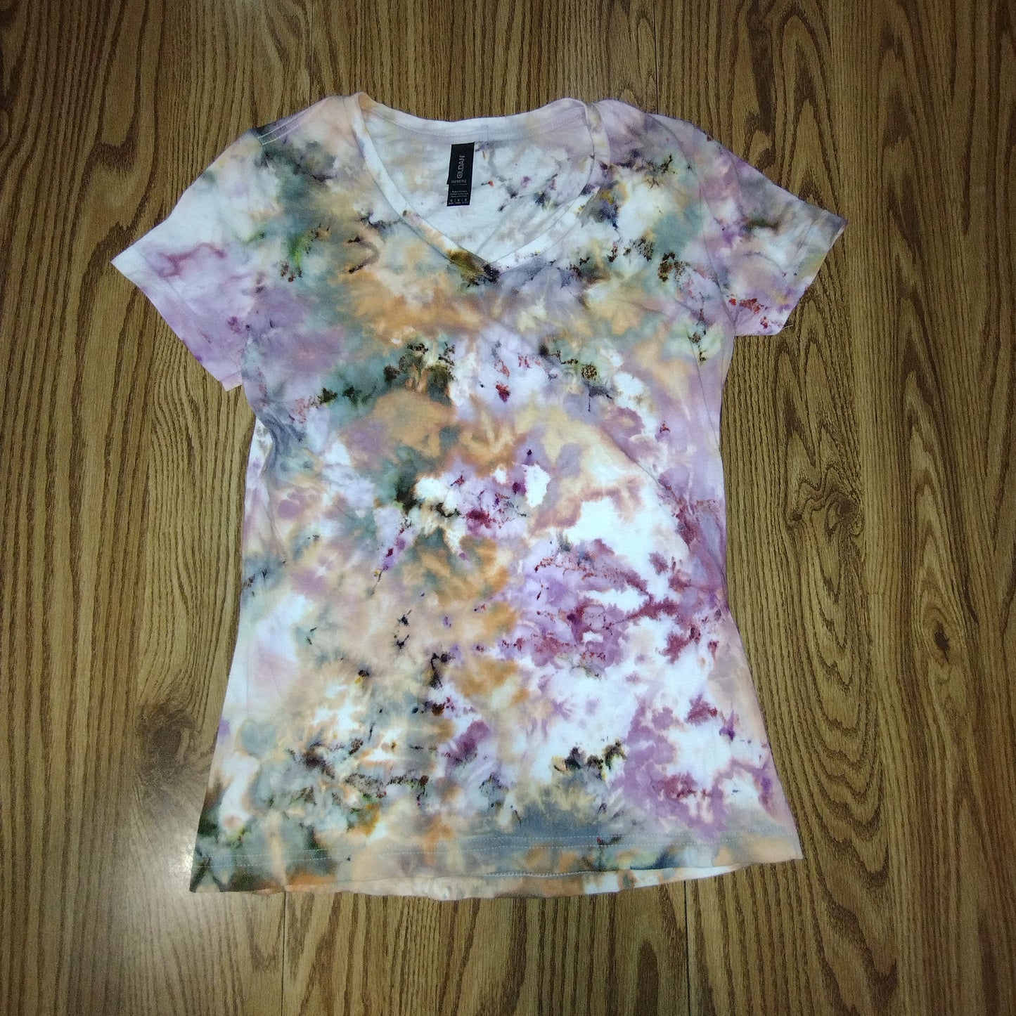 Women's Ice Dye V-neck - Medium