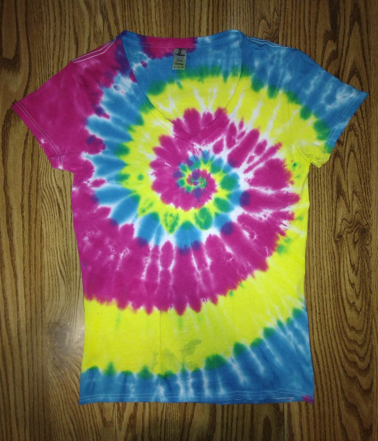 Women's Liquid Dye V-neck - Small