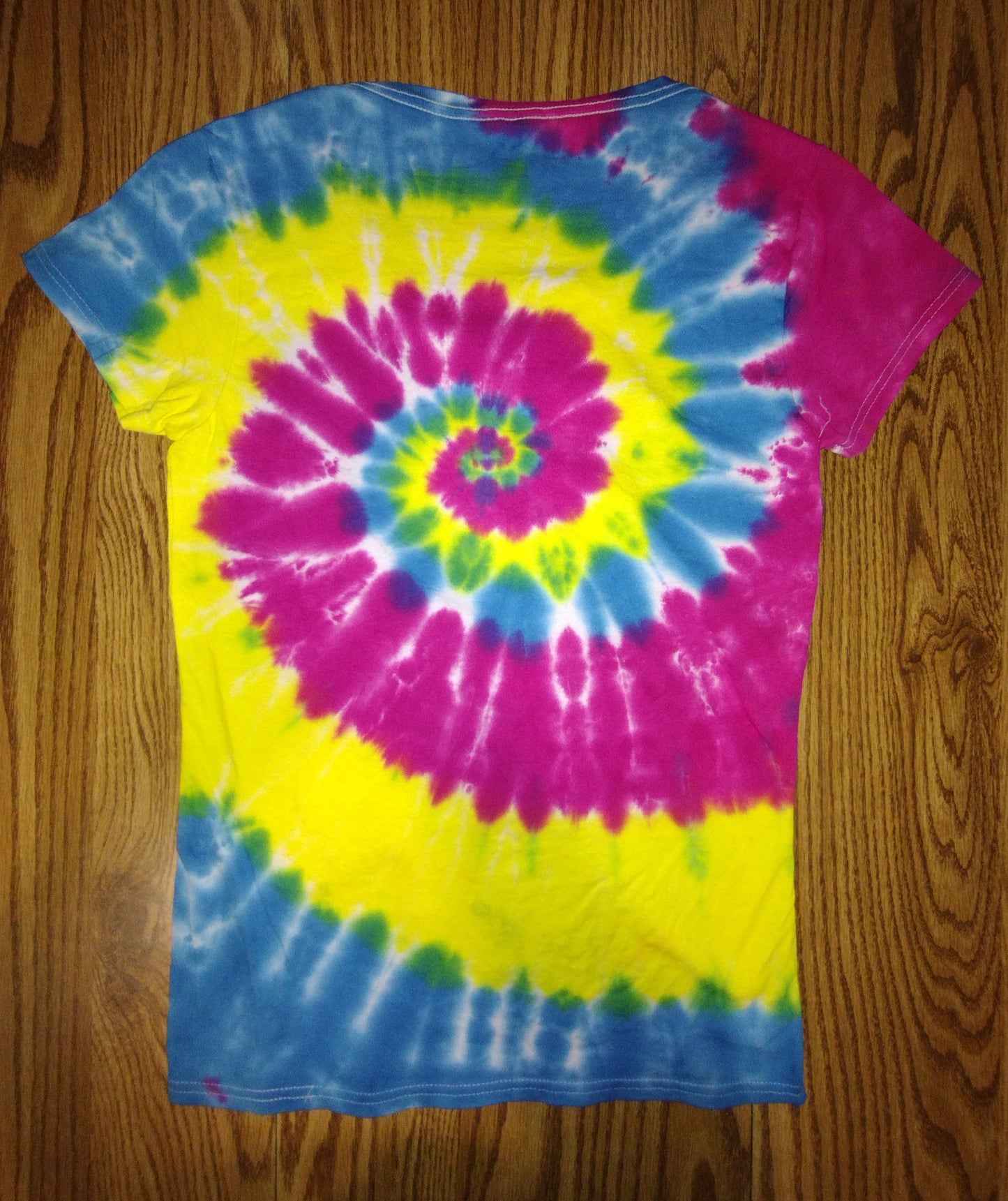 Women's Liquid Dye V-neck - Small