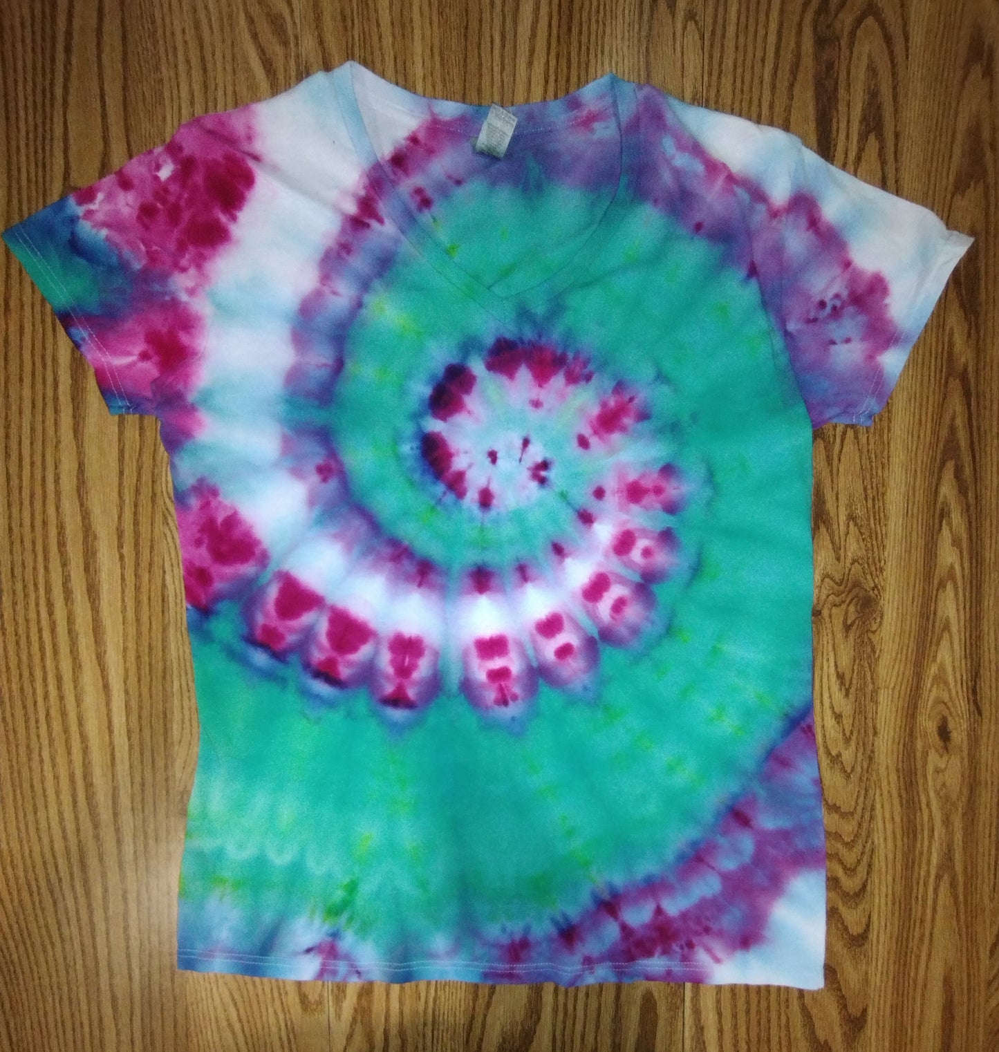 Women's Ice Dye V-neck - XL