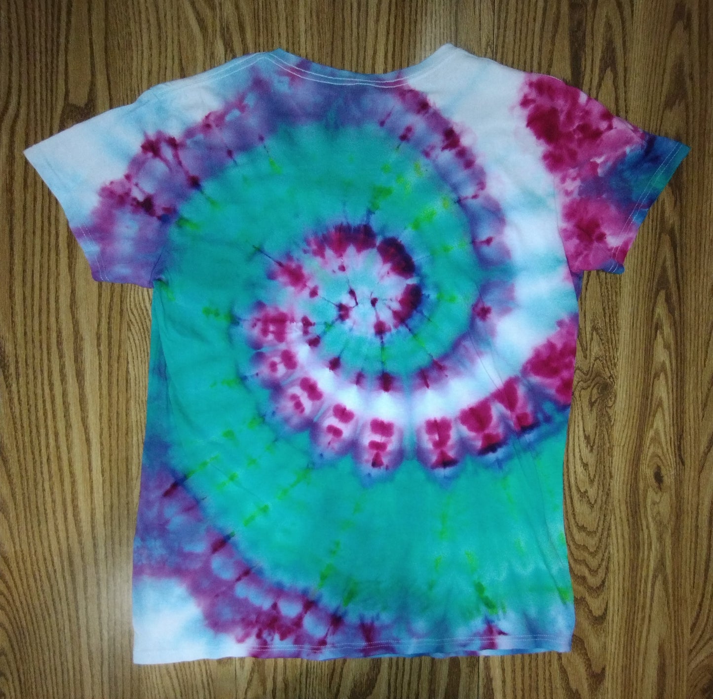 Women's Ice Dye V-neck - XL