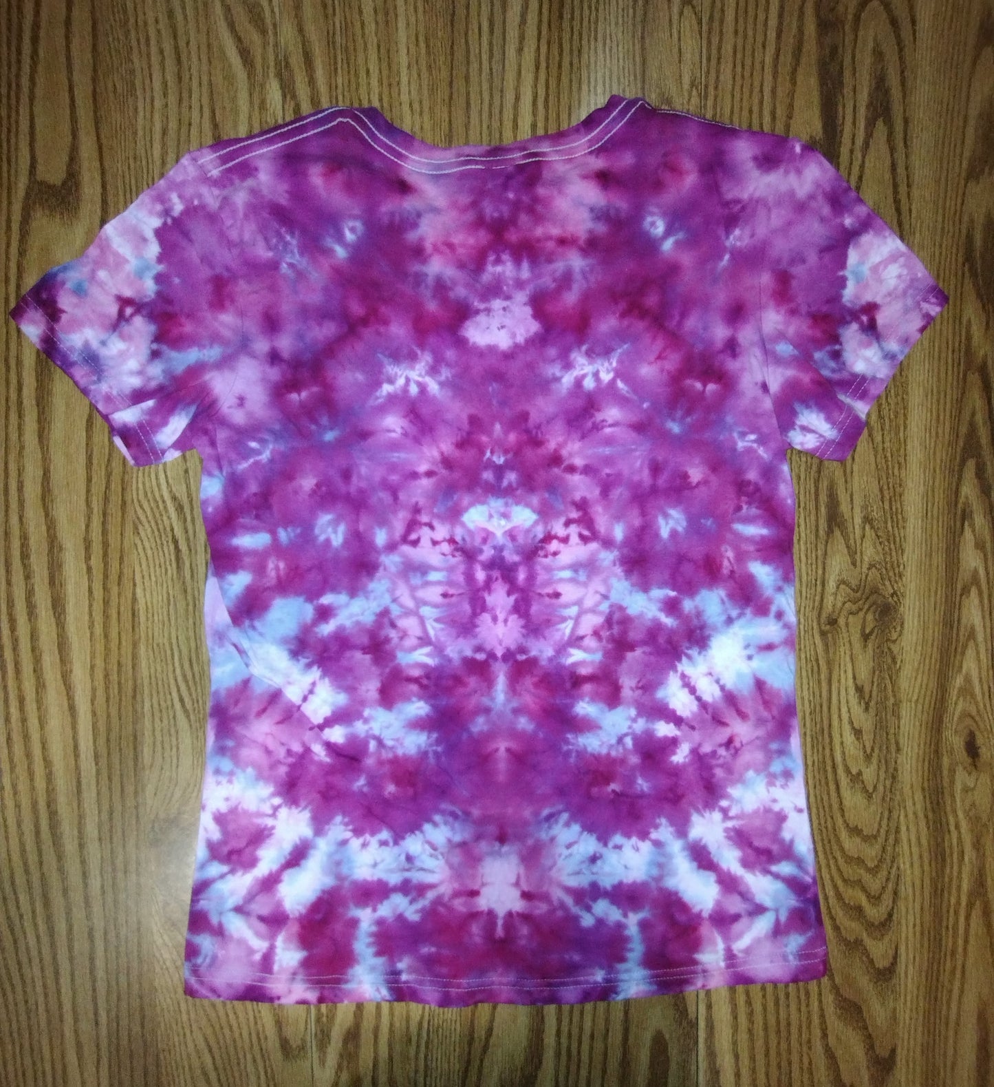 Women's Ice Dye V-neck - Large